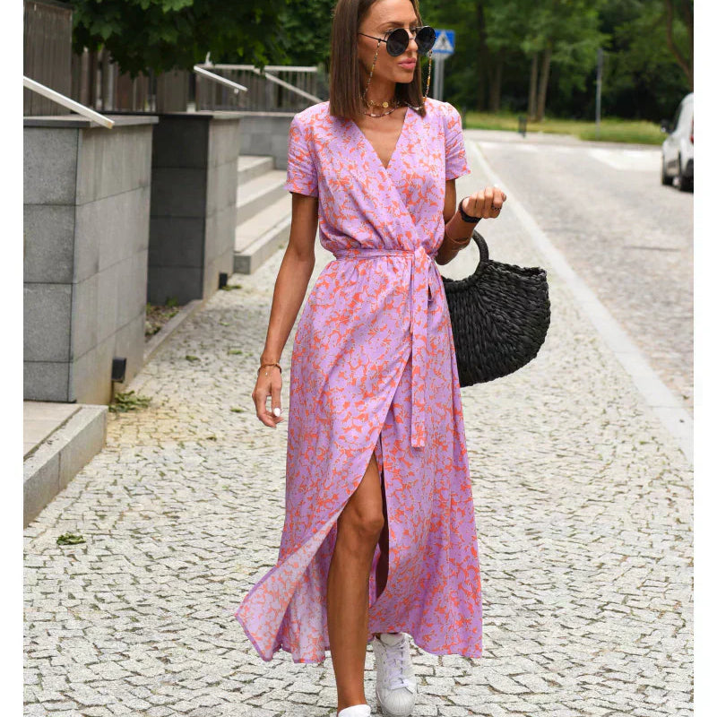 Julia - Elegancka Sukienka z Dekoltem w Serek i Modelującym Krojem